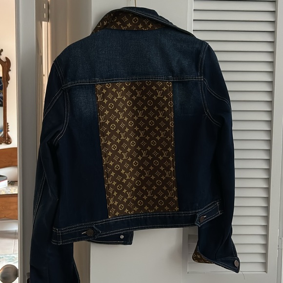 Louis Vuitton material jacket - Picture 2 of 3